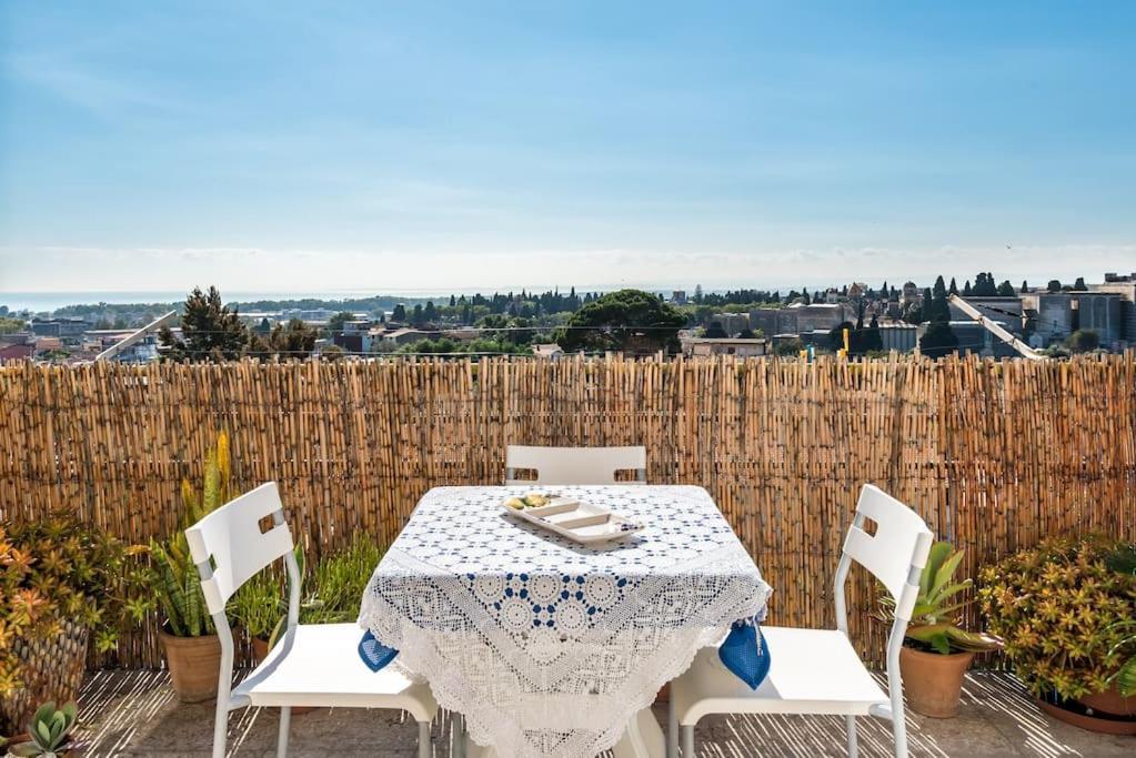 Top Floor Apartment Near Historic Fortino Catania Exterior photo