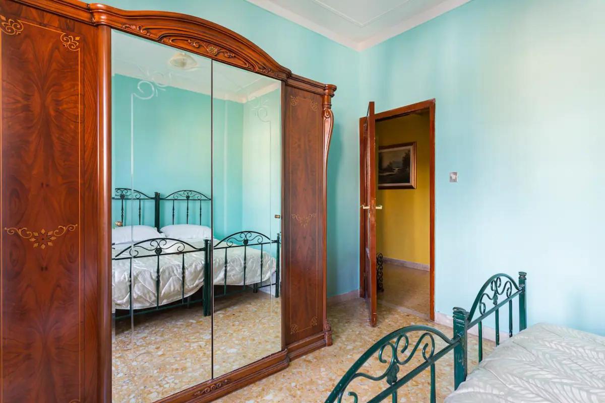 Top Floor Apartment Near Historic Fortino Catania Exterior photo